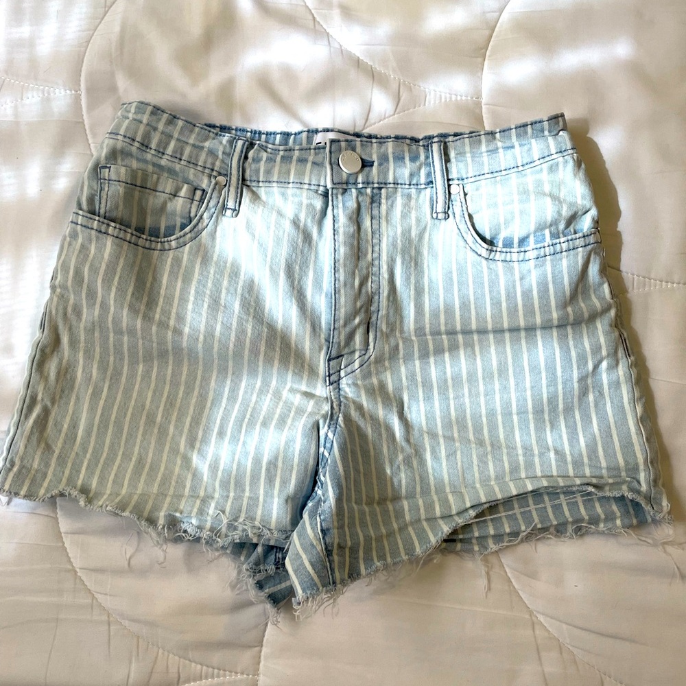 Frayed short shorts